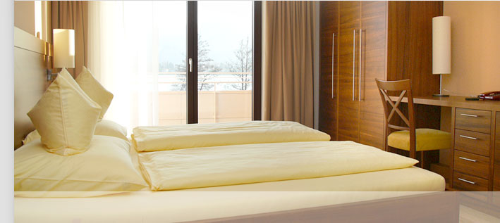 Urlaub im Hotel & Gasthof direkt am Mondsee im Salzkammergut. Hotel & Restaurant Lackner in Mondsee informiert �ber Zimmer & Preise, die Speisekarte des Gourmet Restaurant, Weinkarte & Vinothek, Ausflugsziele & Kultur in Salzburg und Salzkammergut sowie Pauschalen und Angebote f�r Ihren Sommerurlaub & Winterurlaub in Mondsee im Salzkammergut.