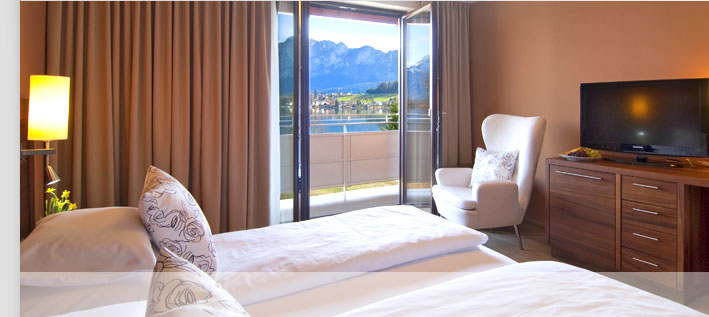 Urlaub im Hotel & Gasthof direkt am Mondsee im Salzkammergut. Hotel & Restaurant Lackner in Mondsee informiert �ber Zimmer & Preise, die Speisekarte des Gourmet Restaurant, Weinkarte & Vinothek, Ausflugsziele & Kultur in Salzburg und Salzkammergut sowie Pauschalen und Angebote f�r Ihren Sommerurlaub & Winterurlaub in Mondsee im Salzkammergut.