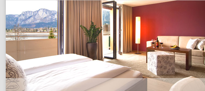 Urlaub im Hotel & Gasthof direkt am Mondsee im Salzkammergut. Hotel & Restaurant Lackner in Mondsee informiert �ber Zimmer & Preise, die Speisekarte des Gourmet Restaurant, Weinkarte & Vinothek, Ausflugsziele & Kultur in Salzburg und Salzkammergut sowie Pauschalen und Angebote f�r Ihren Sommerurlaub & Winterurlaub in Mondsee im Salzkammergut.