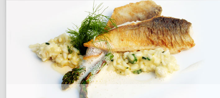 Urlaub im Hotel & Gasthof direkt am Mondsee im Salzkammergut. Hotel & Restaurant Lackner in Mondsee informiert �ber Zimmer & Preise, die Speisekarte des Gourmet Restaurant, Weinkarte & Vinothek, Ausflugsziele & Kultur in Salzburg und Salzkammergut sowie Pauschalen und Angebote f�r Ihren Sommerurlaub & Winterurlaub in Mondsee im Salzkammergut.